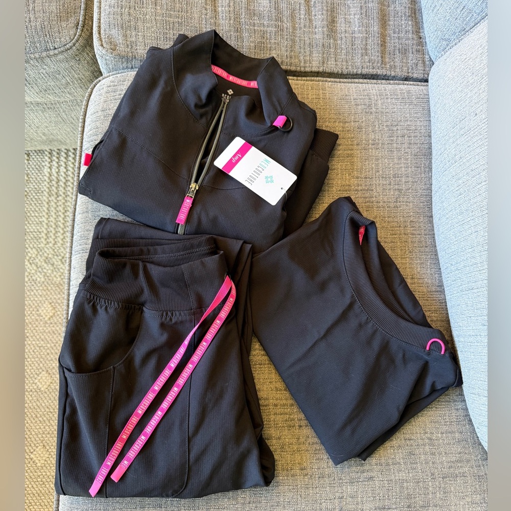 Med Couture black scrub set